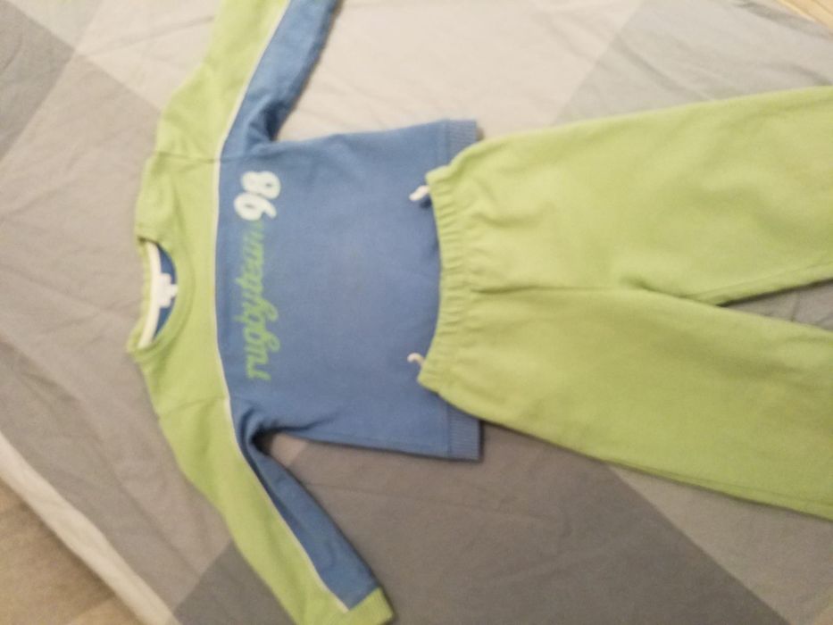 Trening bumbac 100% cu 2 pantaloni. Mărime 3 ani.