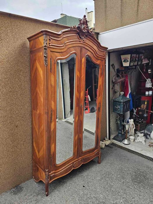 Уникален разглобяем шкаф с дърворезба и интарзия