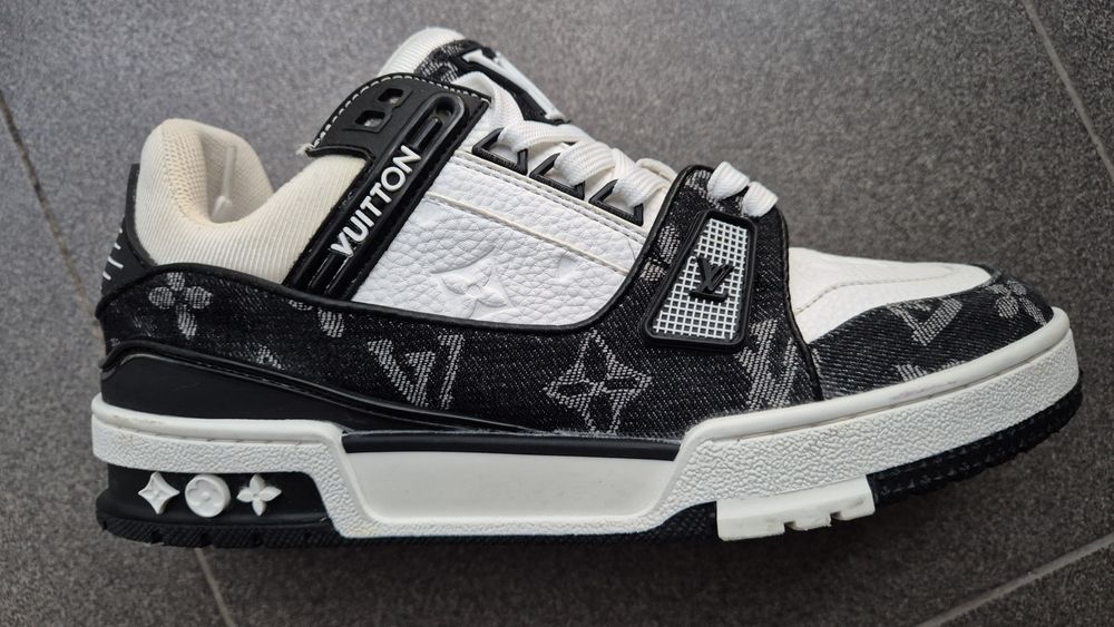 LOUIS VUITTON  Adidași alb cu negru