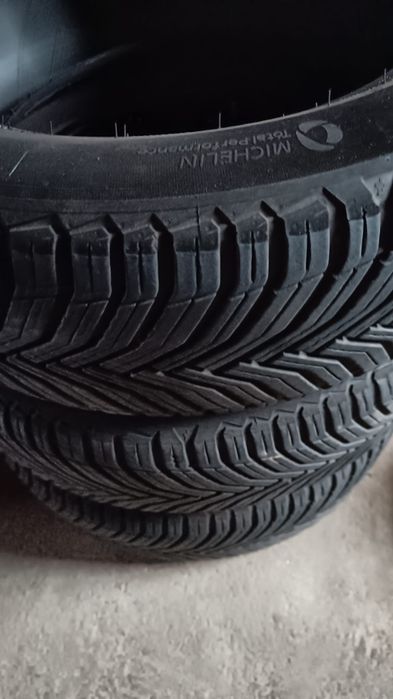 Vând 2 anvelope allseasson Michelin Crissclimate 215/60/17