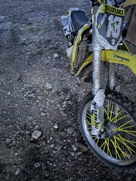 Suzuki rmz 250 functioneaza forte bine