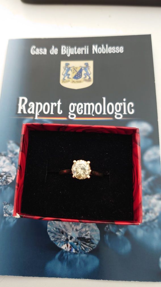 Vând inel cu diamant verzui - gălbui de 2 kt ,natural, foarte frumos.