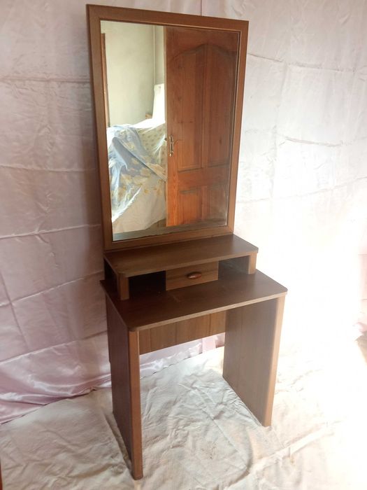 Тумба с зеркалом