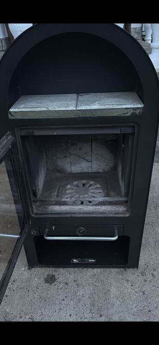 Sobă tip Șemineu. Pe lemne sau carbune