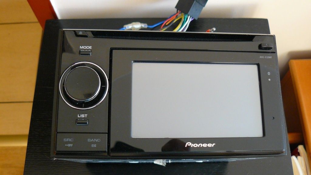 Pioneer AVIC-F320BT 2din.