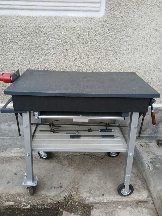 Grătar cu rotisor