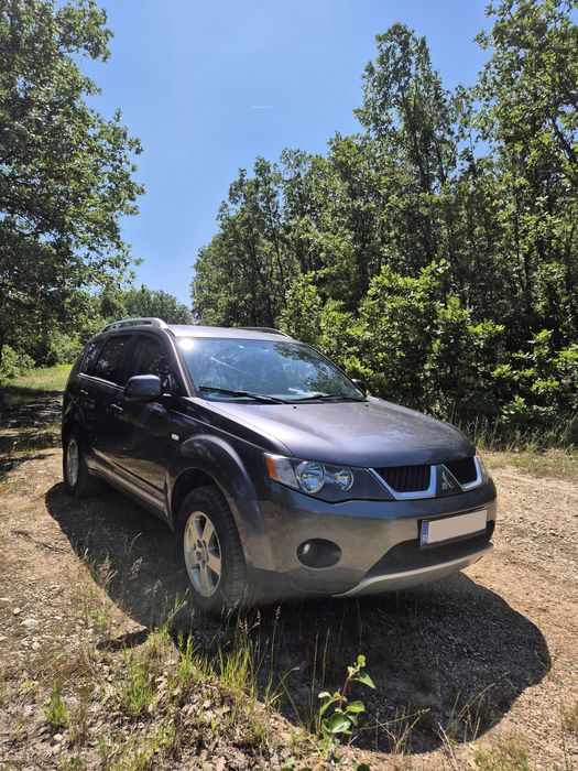 Mitsubishi Outlander 2.0 TDI-140 CP 4x4 decuplabil la buton