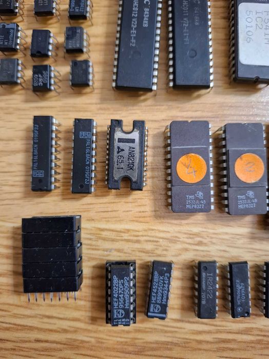 Procesoare INTEL Circuite Integrate Memori SRAM Volatile si Nonvolatil