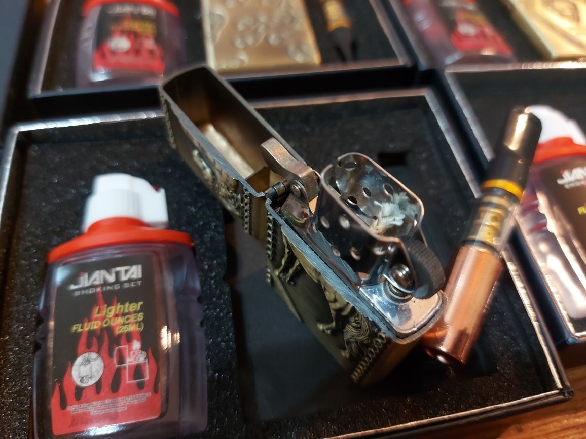 Бензиновая зажигалка. Набор бензиновых зажигалок + мундштук. Zippo