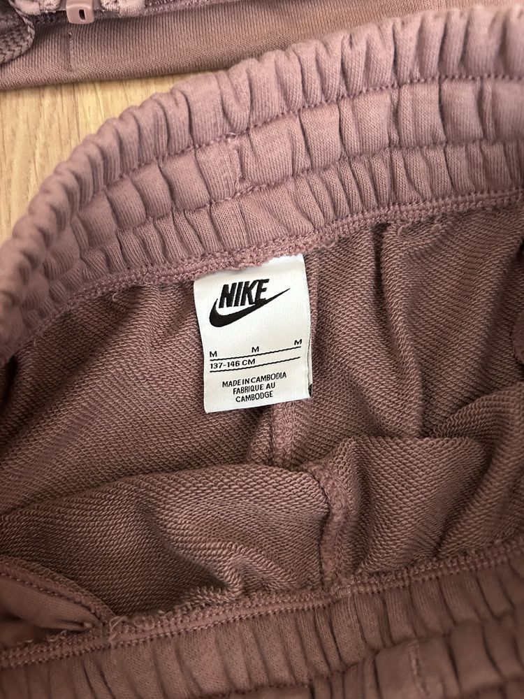 Анцуг Nike air нов