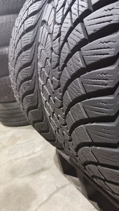 4бр зимни гуми 225/45/17 Kumho Winter Craft 
dot22