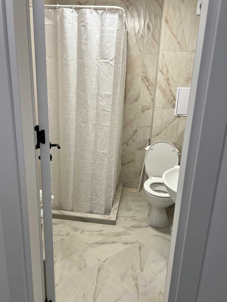 Дава се под наем Тристаен апартамент в Айтос - 80 кв.м за 300 € - Снимка #4