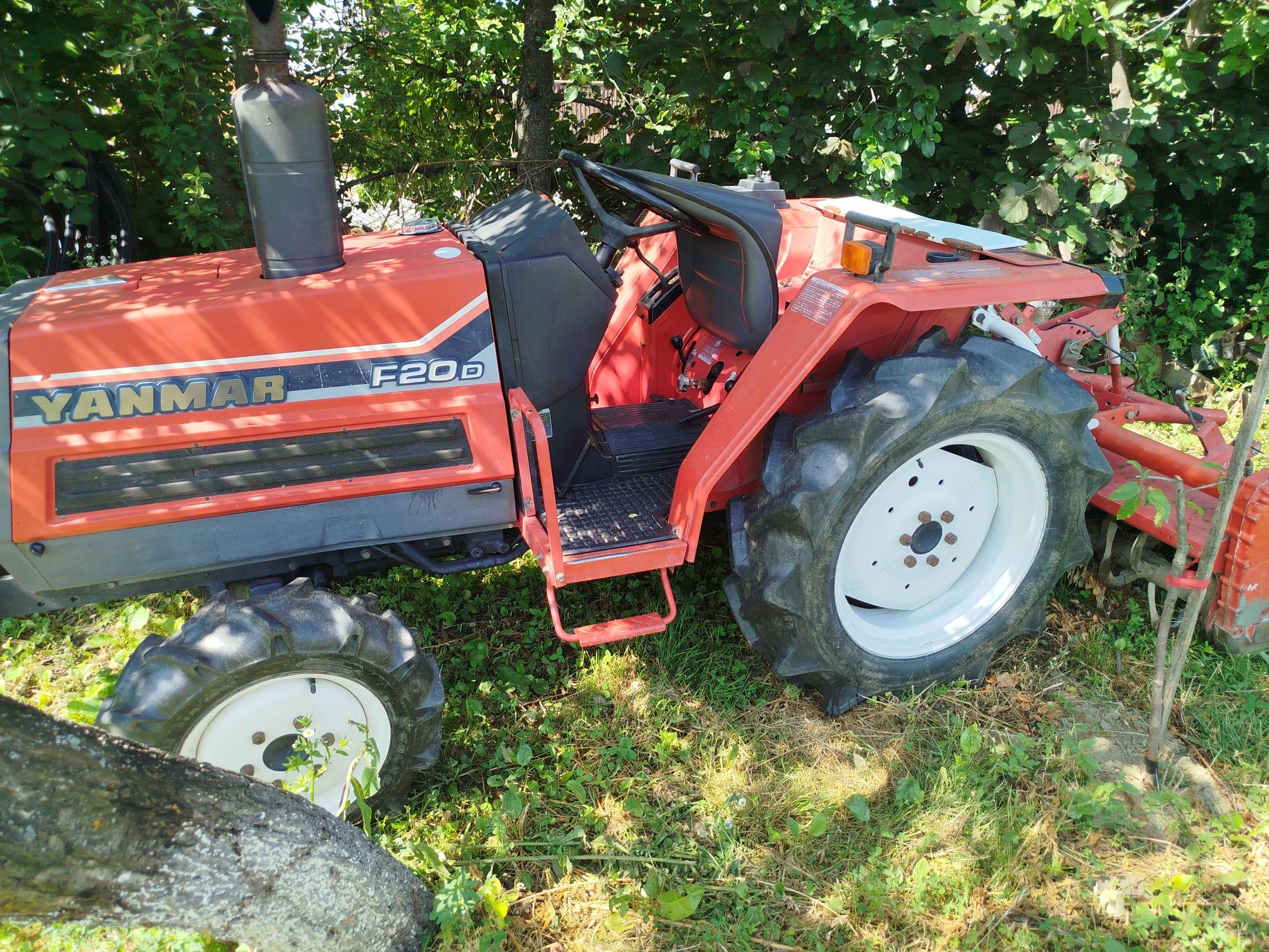 Tractor yanmar 20 cai cu freza plug remorca și semanatoare