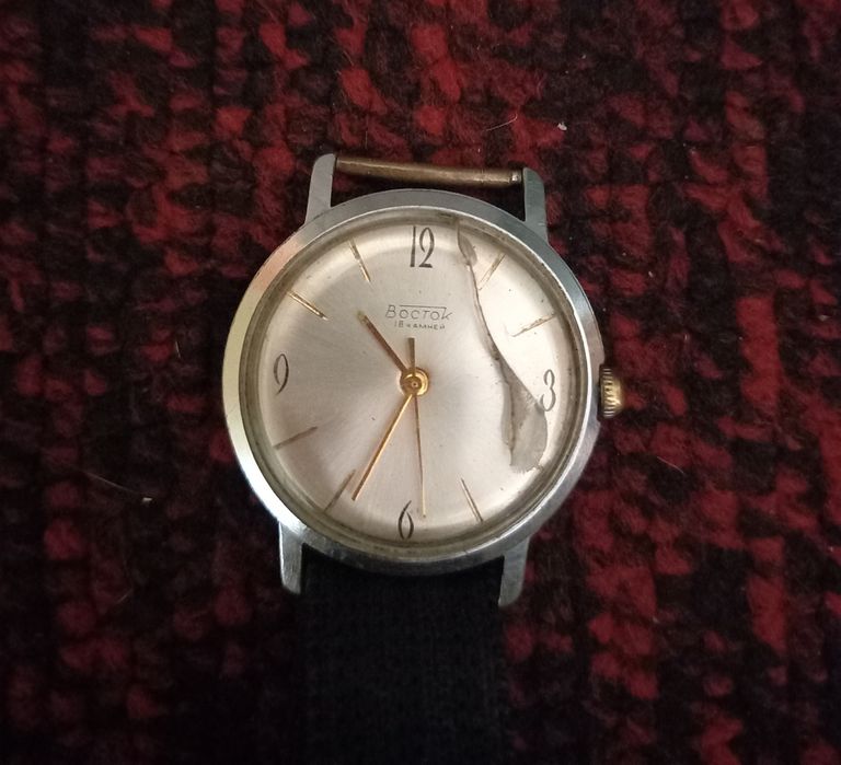 Часы советские механические и электронные