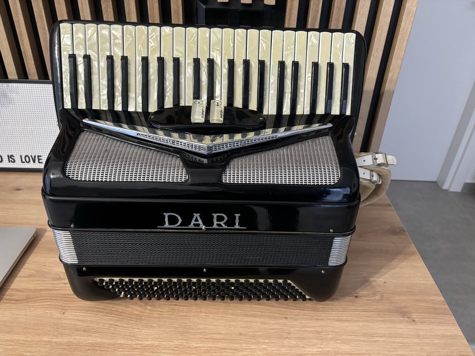 Acordeon italian DARI Universal cu 120 de basi
