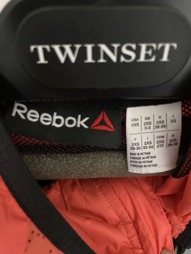 Ветровка Reebok.