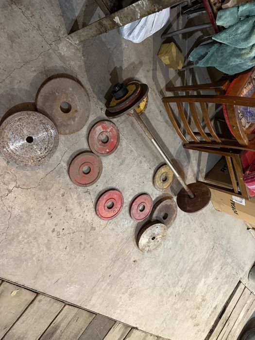 Продам разборную штангу две сборные гантели, 1000тг/1кг.