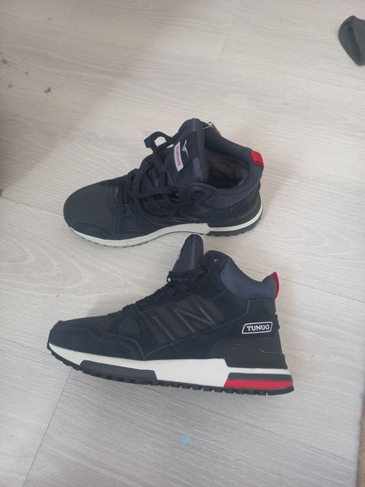 Подам зимнию обувь.