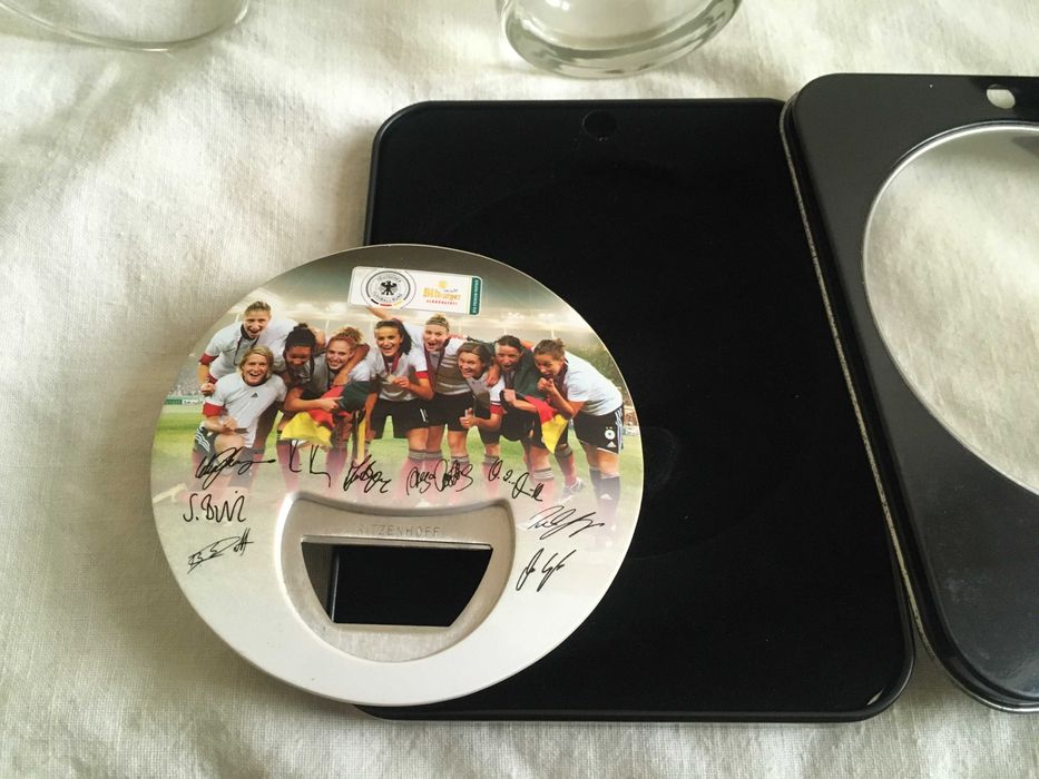 Lot pahare cani desfacatoare de bere cu tematica fotbal