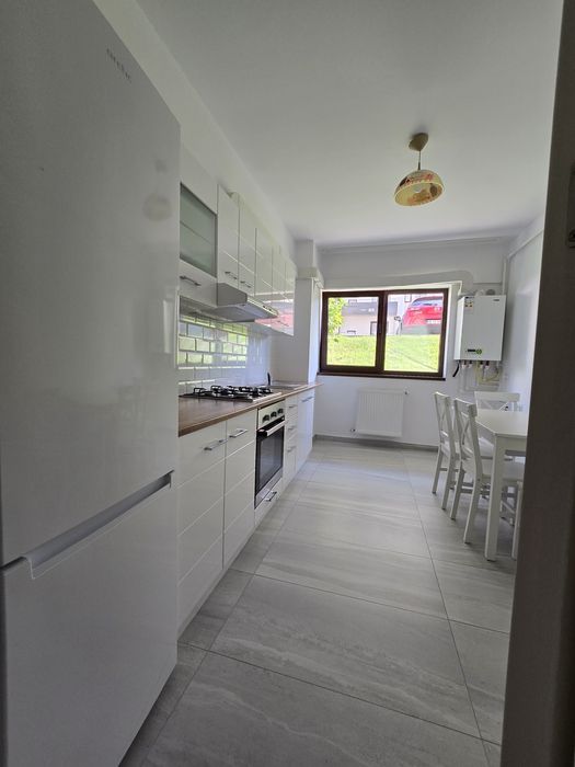 Inchiriez apartament 3 camere