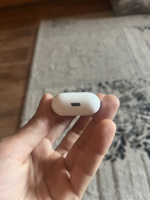 Продам airpods нету левого наушника