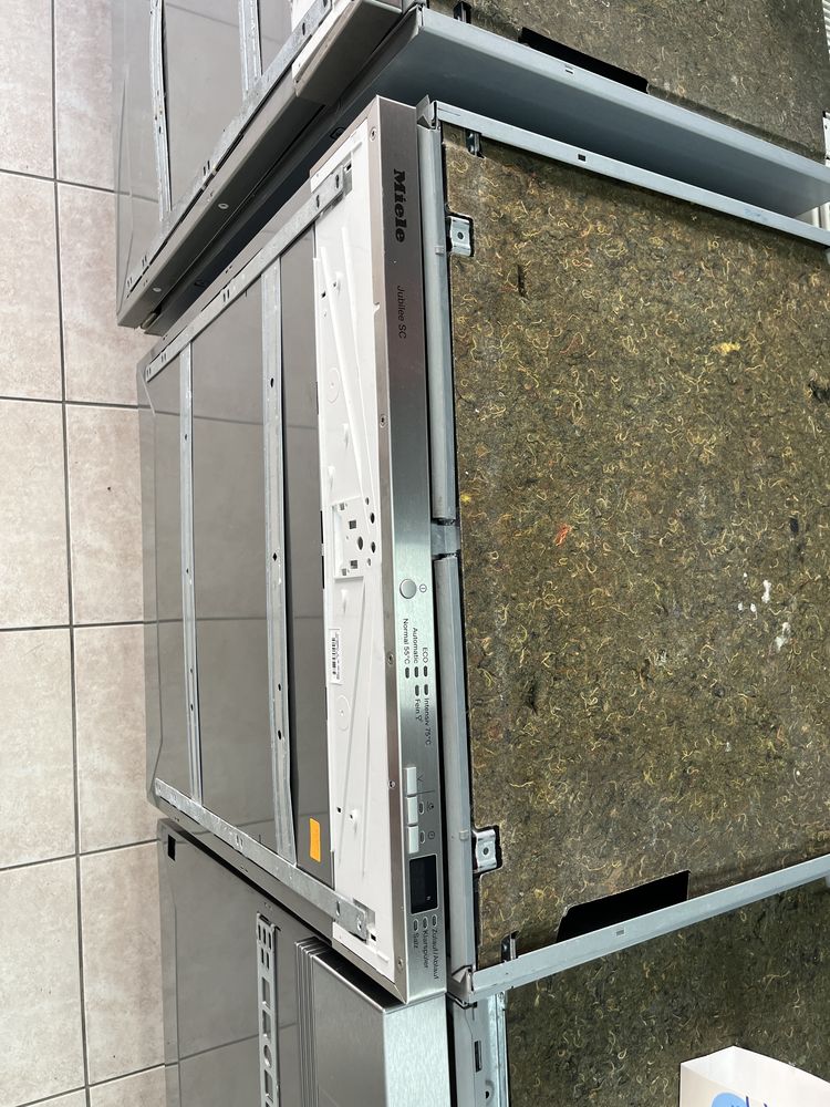 Miele G4995 Vi XXL Инвертор съдомиялна за пълно вграждане/24 мес гар