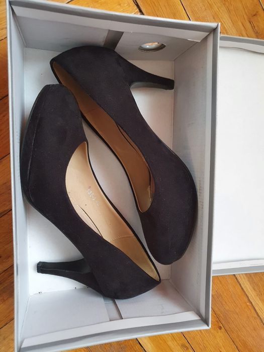 Pantofi noi, marime 40