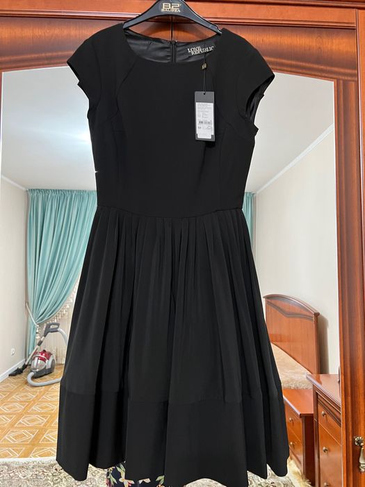 Продам новые коктейльные платья 42 размера