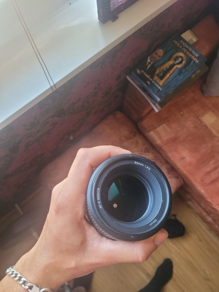 Nikon AF-S 85mm f/1.8G обектив