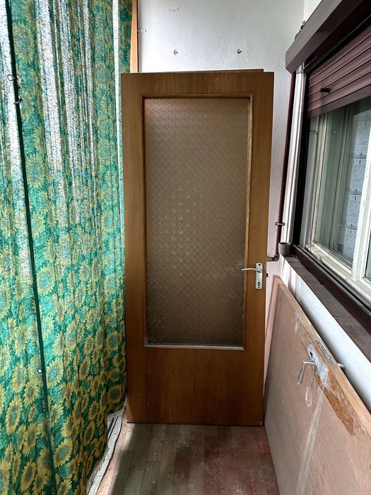 usi interior / apartament