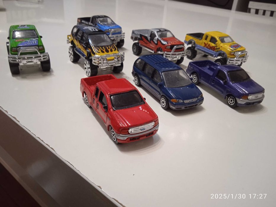 Метални колички 7 бр., Ford F series, Windstar. на Realtoy, 1:61- 1:64
