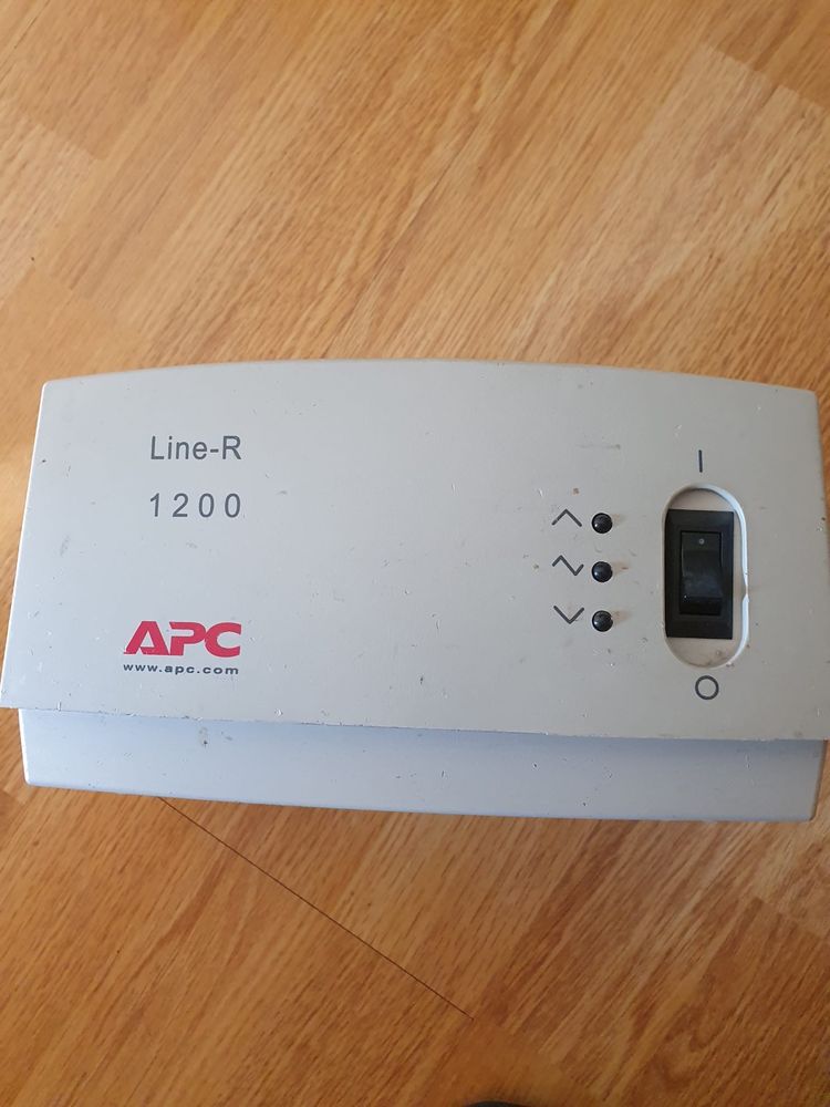 Stabilizator tensiune APC LINE-R 1200VA