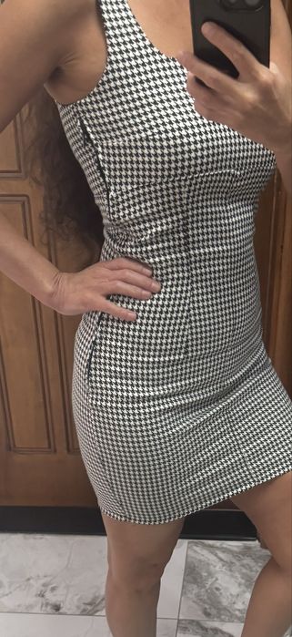 H&M рокля в шанел  десен