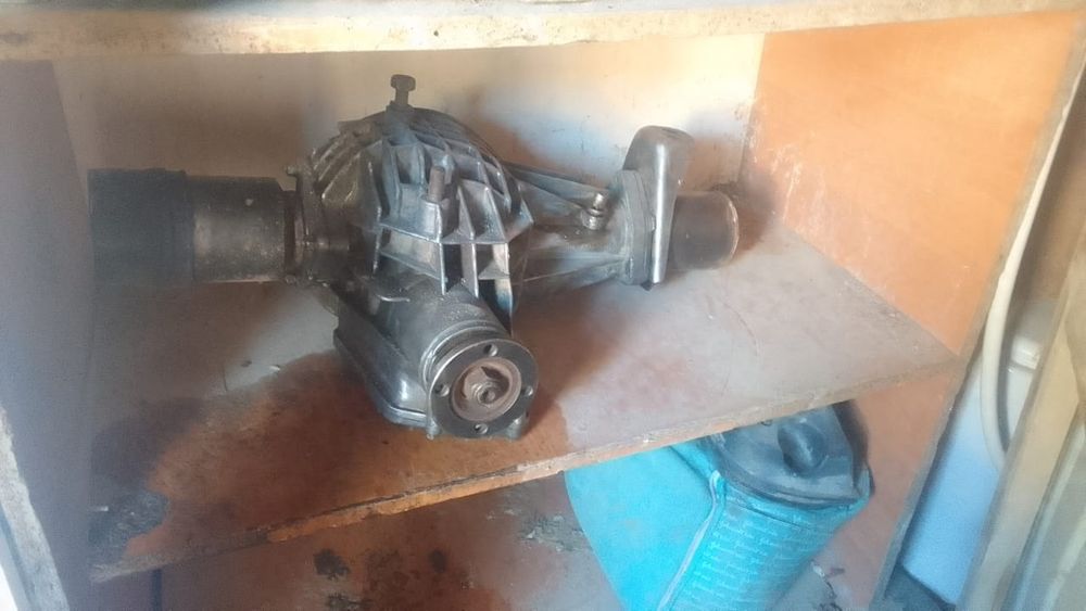 Редуктор и задний мост нива