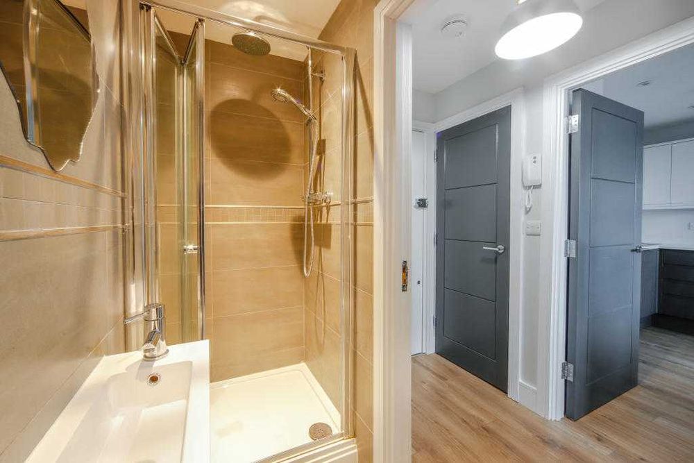 Дава се под наем Двустаен апартамент в София, Център - 56 кв.м за 408 € - Снимка #2