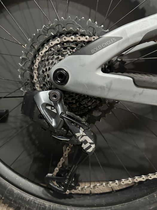 Bicicleta BOLD Unplugged ULTIMATE 2024 OHLINS FULL carbon