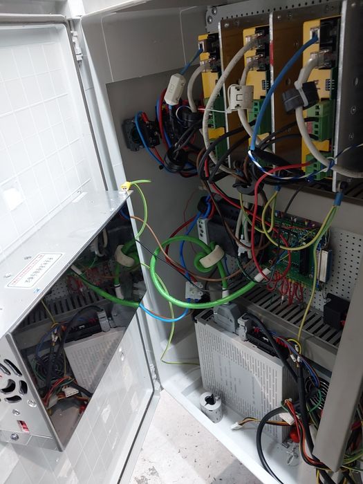 Masina de frezat CNC,