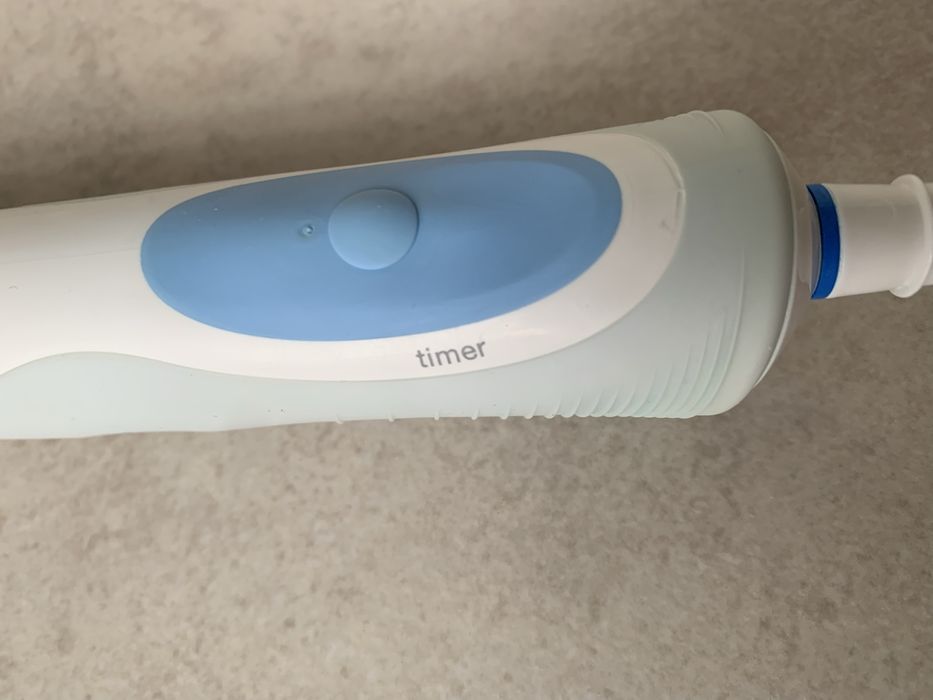 Periuta electrica Oral B cu incarcator
