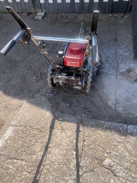 Masini de tuns iarba pe benzina