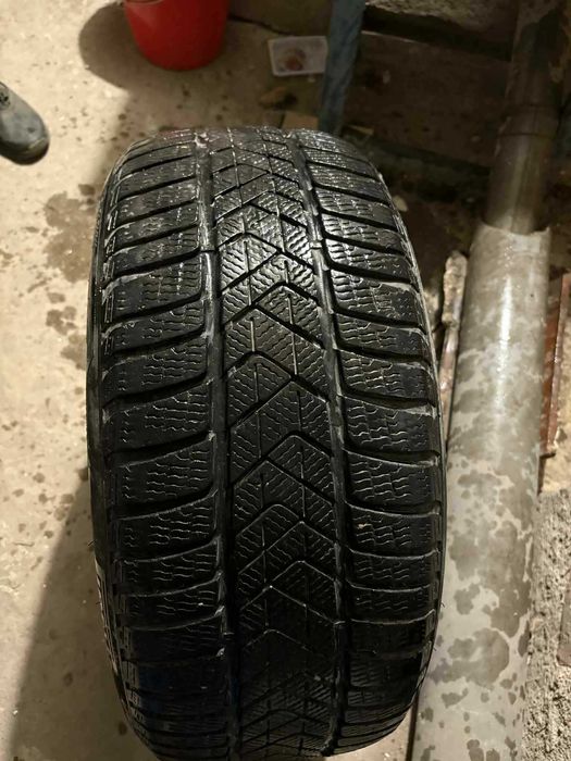 Продавам зимни гуми на 2 сезона PIRELLI 245/45R18 100H XL M+S