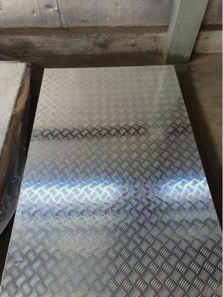 Tabla aluminiu striat