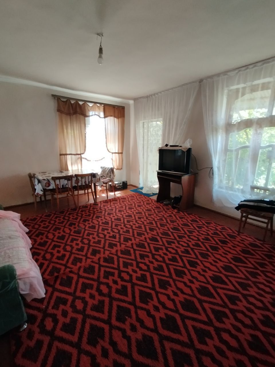 Dacha sotiladi..