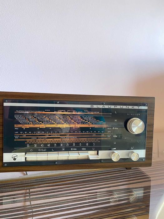 Radio Blaupunkt - Model Oslo, lampi.