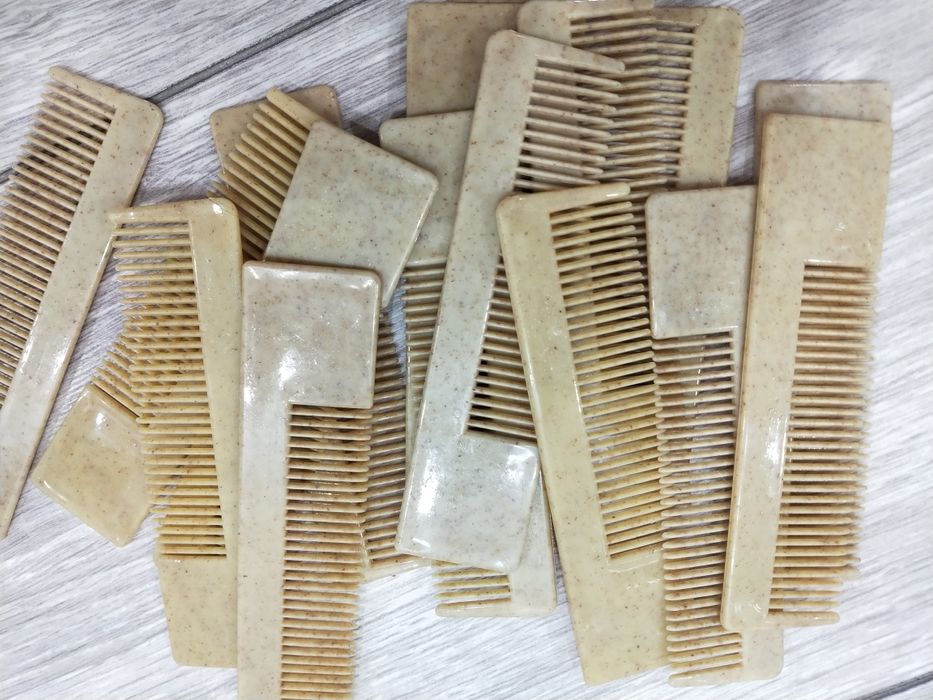 Обменяю новые расчёски.