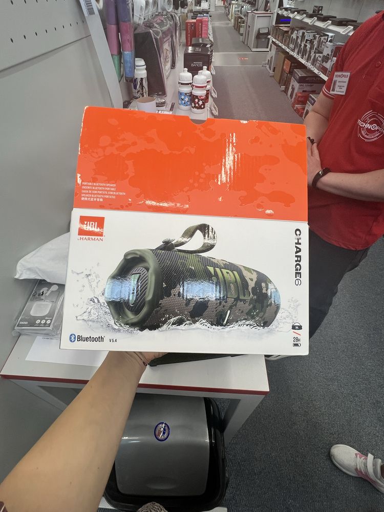 Чисто нова преносима колонка JBL CHARGE 6