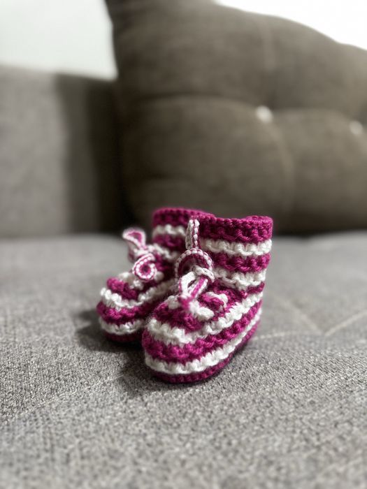 Детские вязаные пинетки