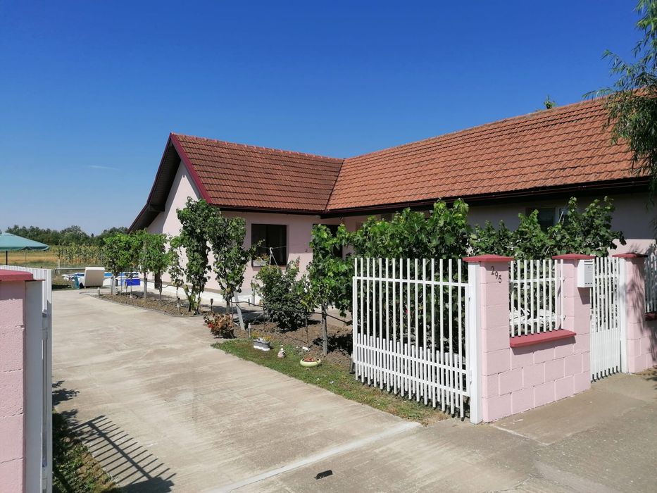 Casă modernă de vânzare la țară