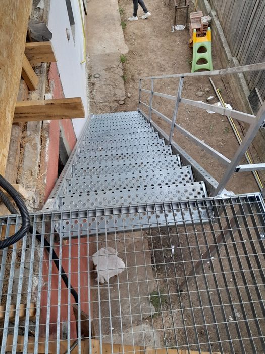 Scări metalice galvanizate la orice demisiune asiguram transport ori u