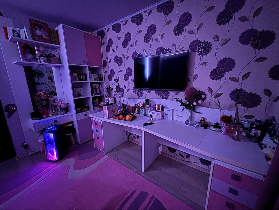 Mobila dormitor-calitate foarte buna , stare excelenta