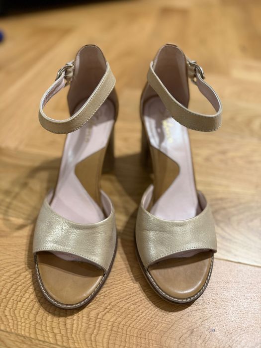 Vand sandale superbe aurii, toc lemn, nr 38